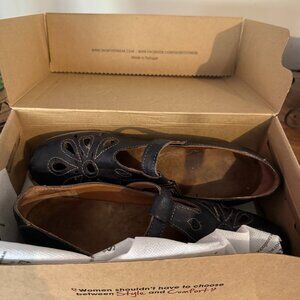 Taos GARDEN COLOR BLUE LADIES 8-8.5 (EU 39) Leather Flats MED. W.